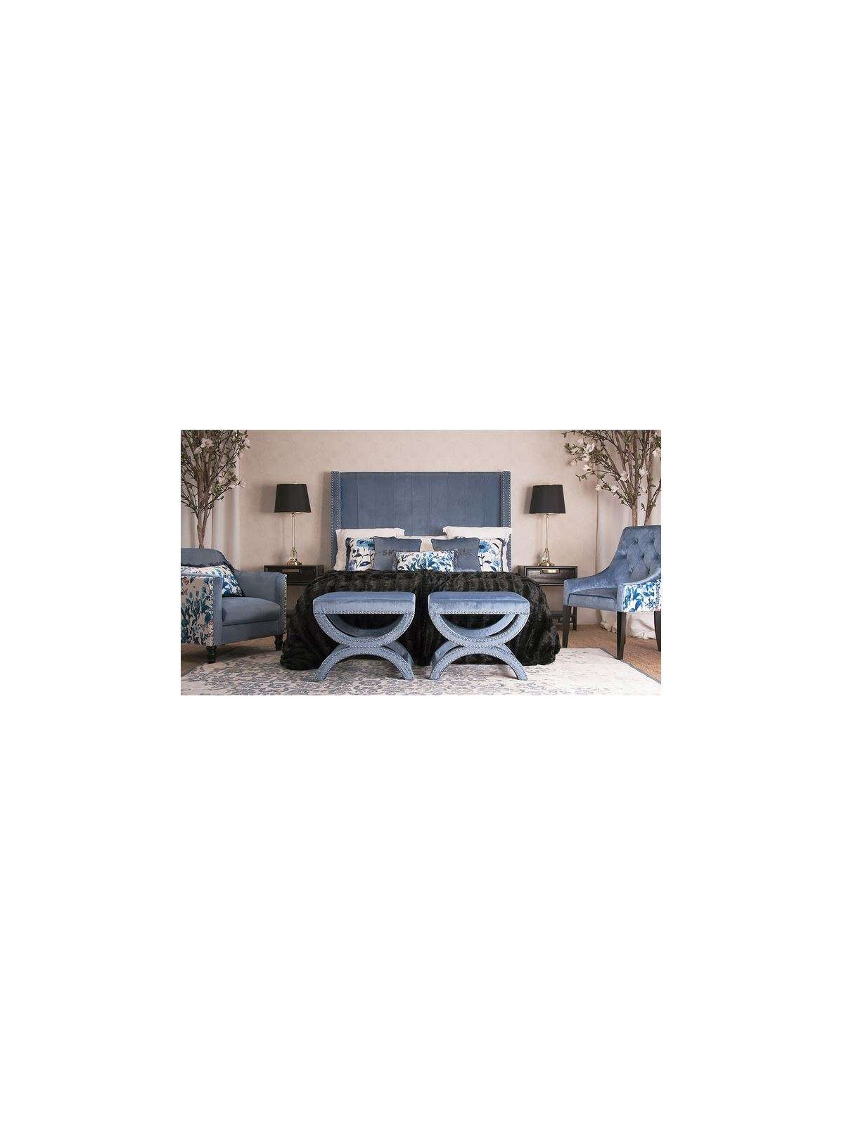 Fauteuil de table bleu satiné tapissé
