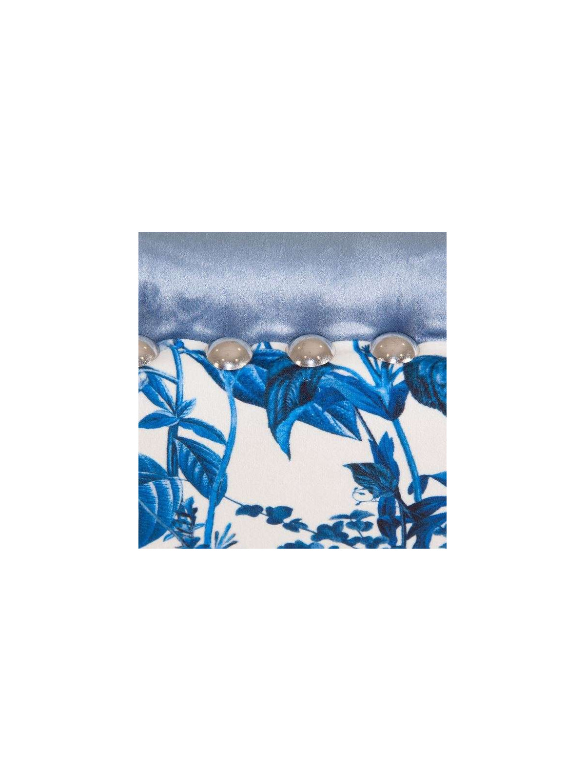 Fauteuil bleu satiné tapissé