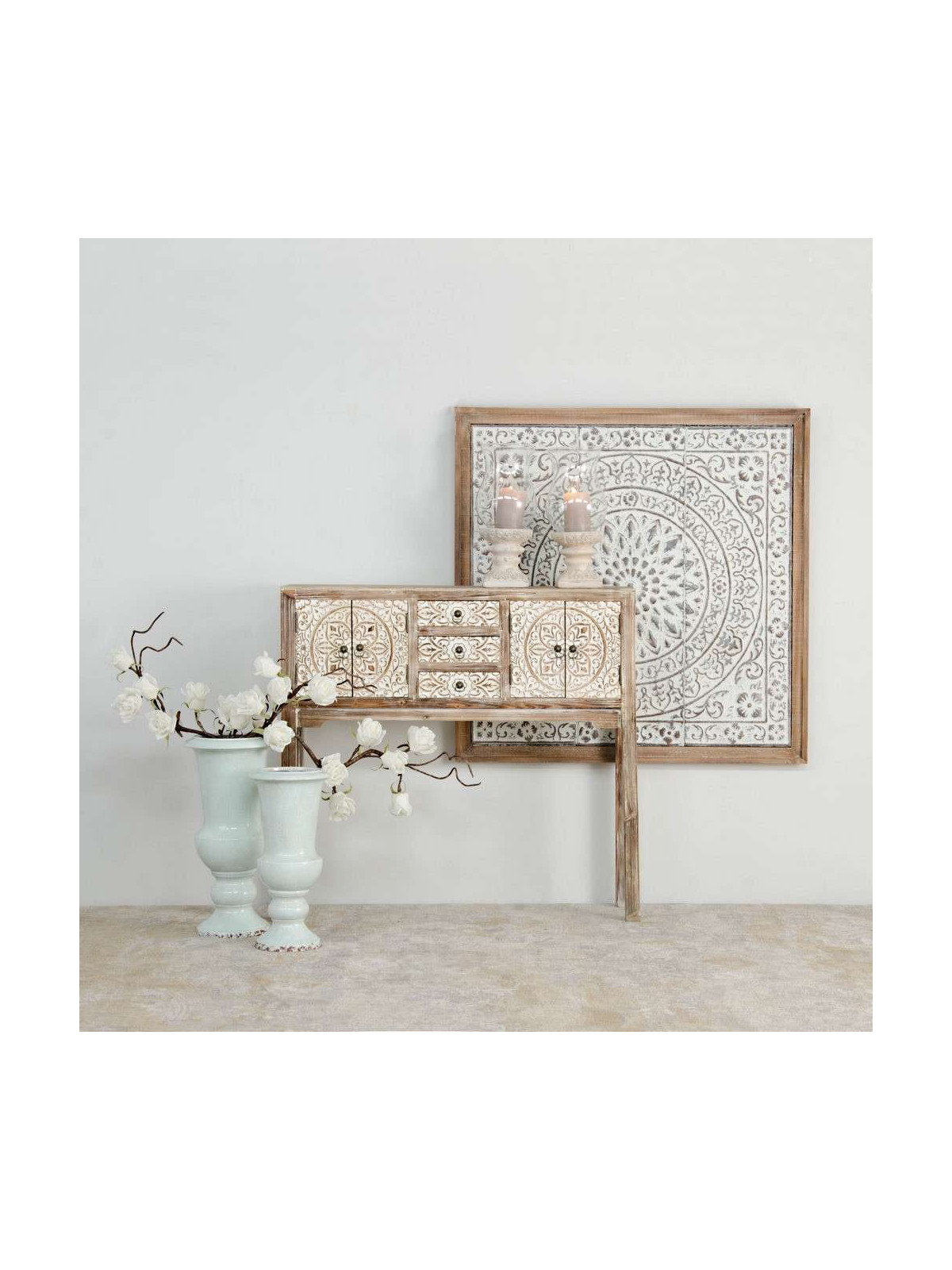 Console cérusée droite sculptée avec placards