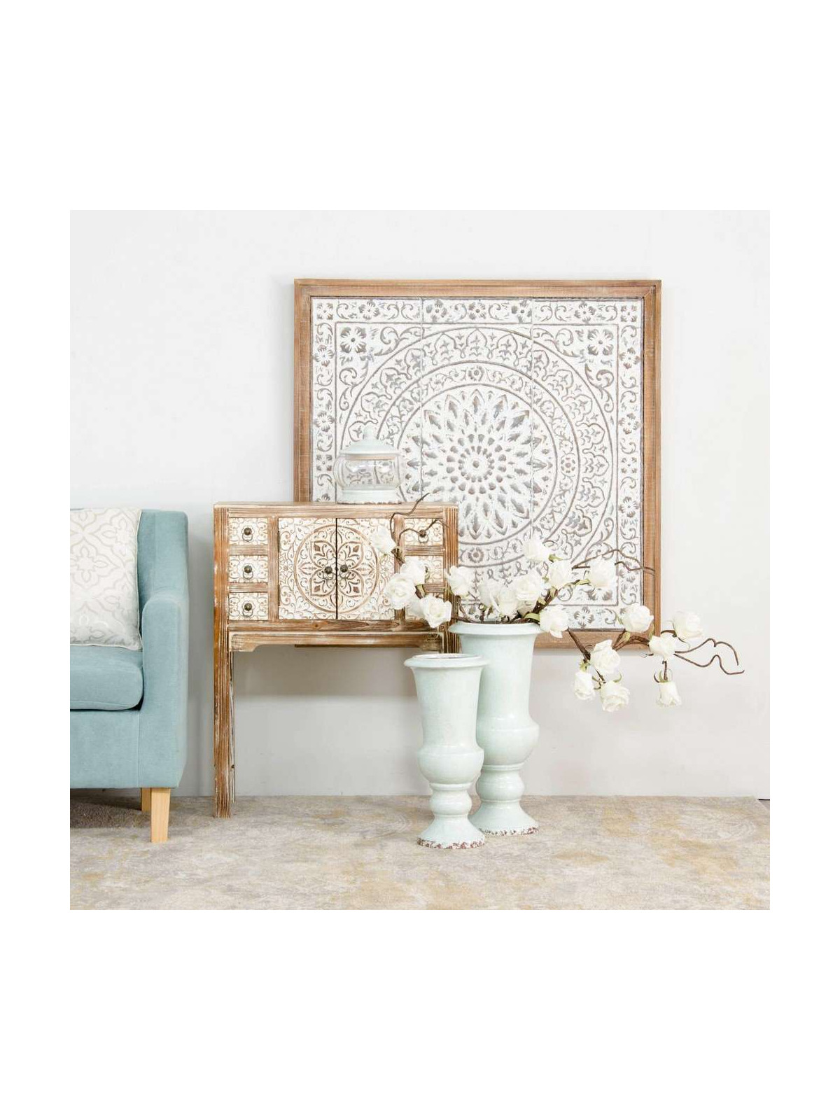 Petite console cérusée droite sculptée avec placards