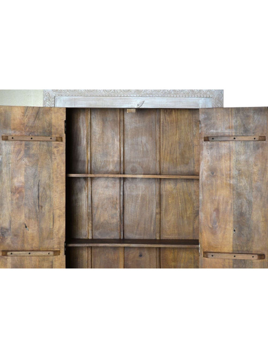 Armoire sculptée orientale blanchie