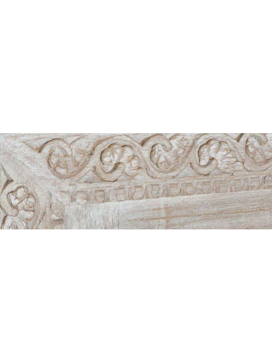 Armoire sculptée orientale blanchie
