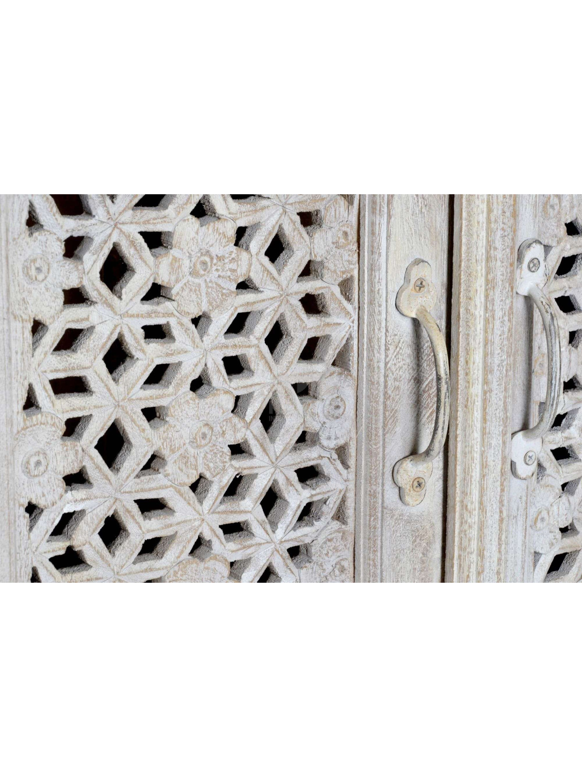 Armoire sculptée orientale ajourée