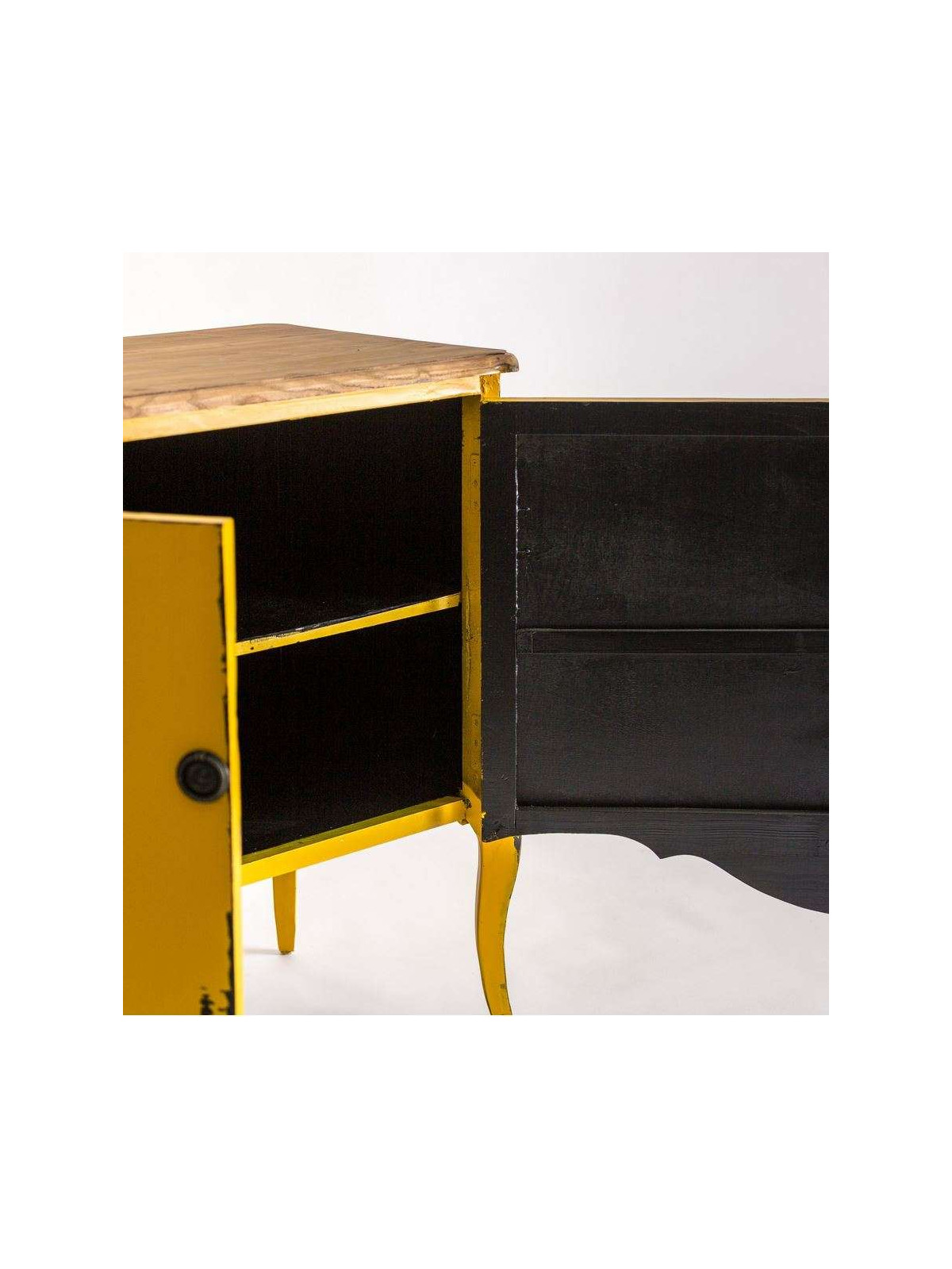 Buffet jaune vieilli baroque