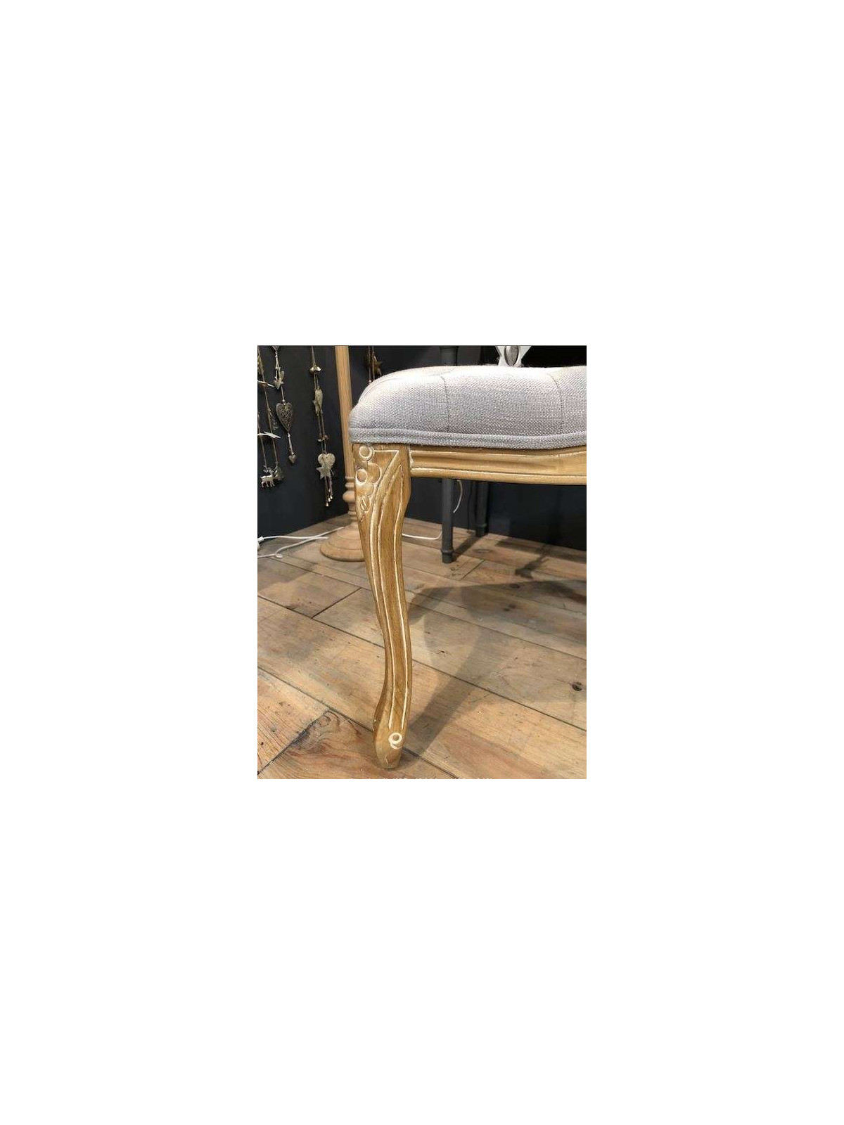 Tabouret capitonné galbé gris cérusé