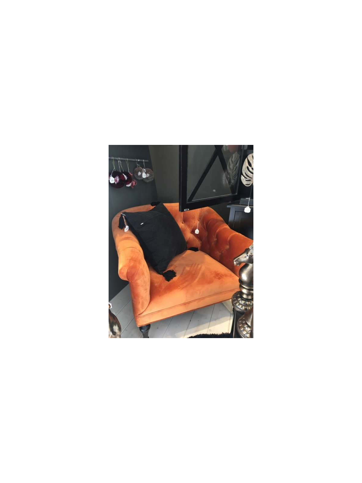 Fauteuil capitonné velours orange