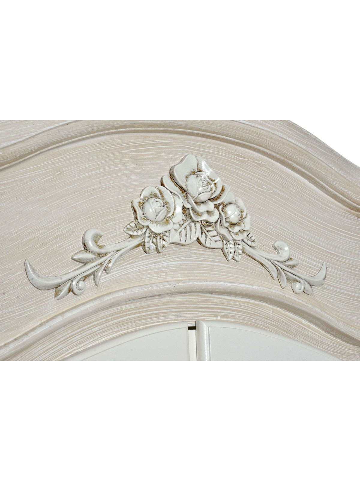 Armoire vitrée cérusée blanchie décorée