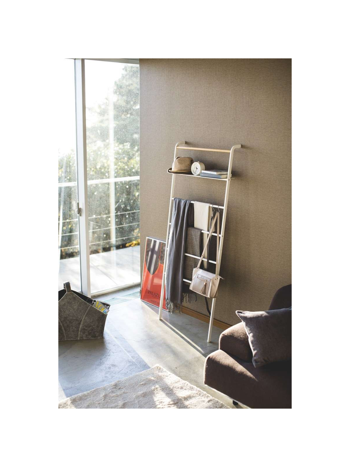 Echelle de rangement en acier blanc