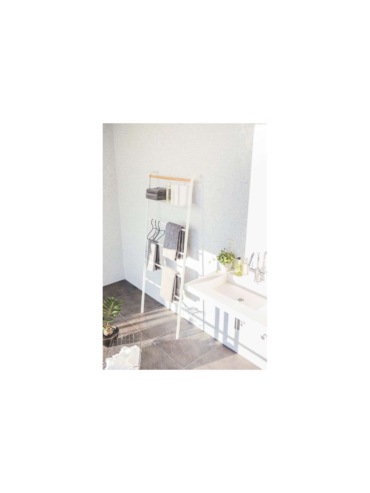 Echelle de rangement en acier blanc