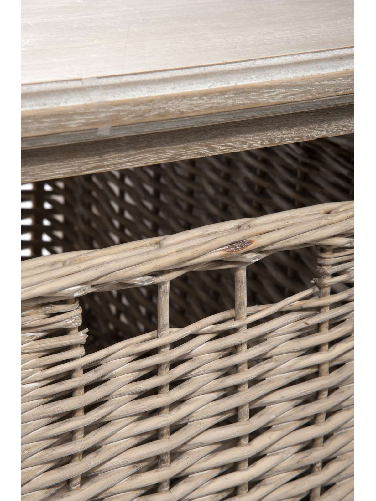 Table salon bois avec panier