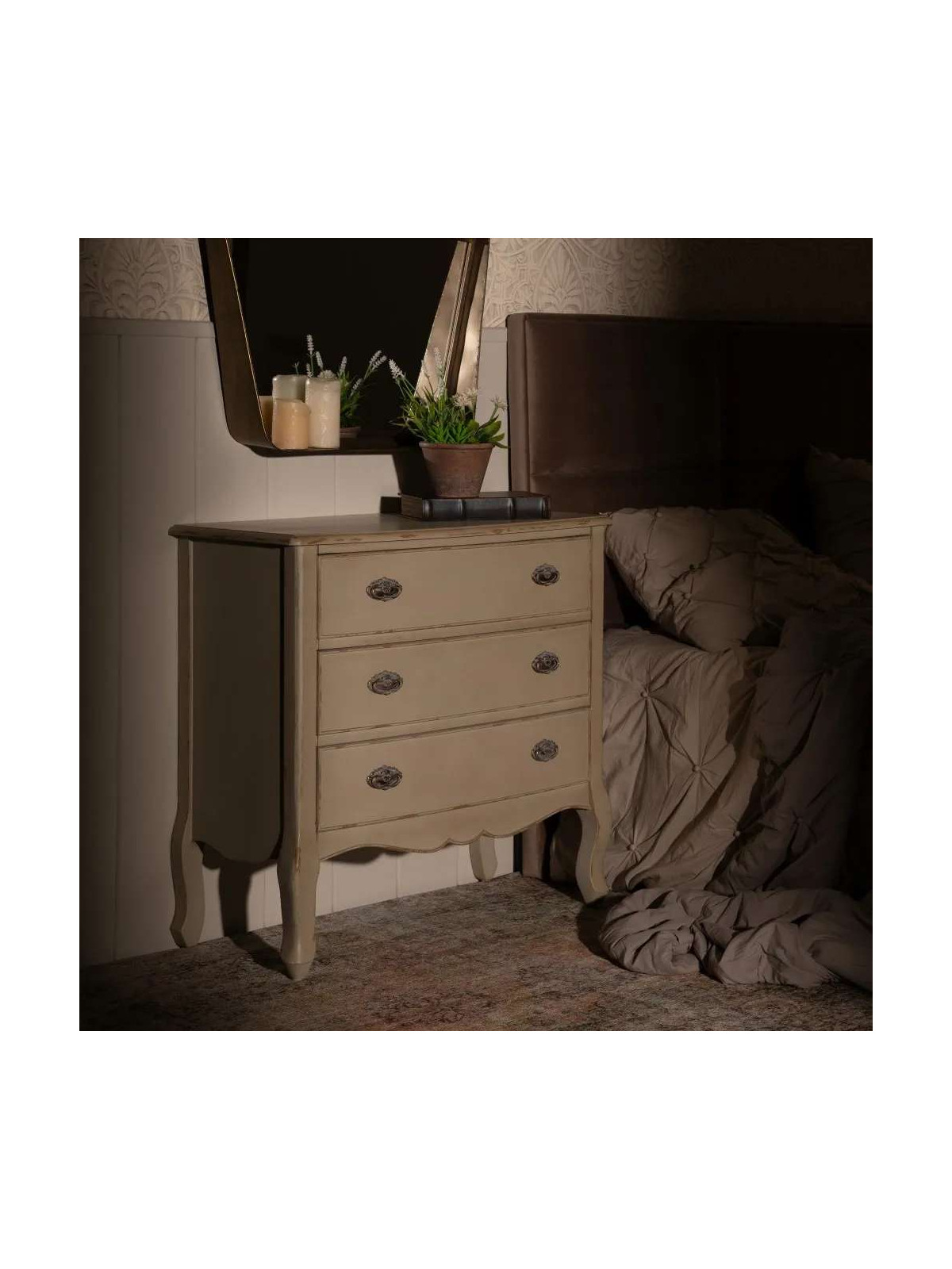 Commode en bois taupe patiné