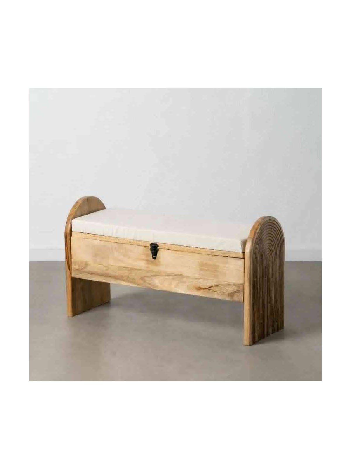 Banc en bois de manguier et tissu blanc