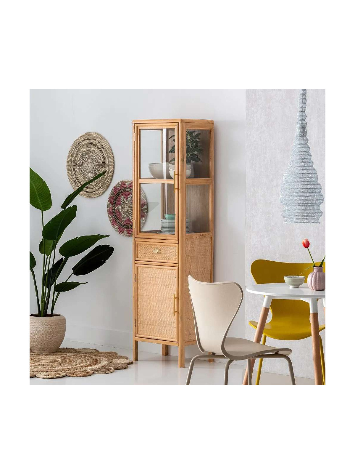 Vitrine en bois et cannage