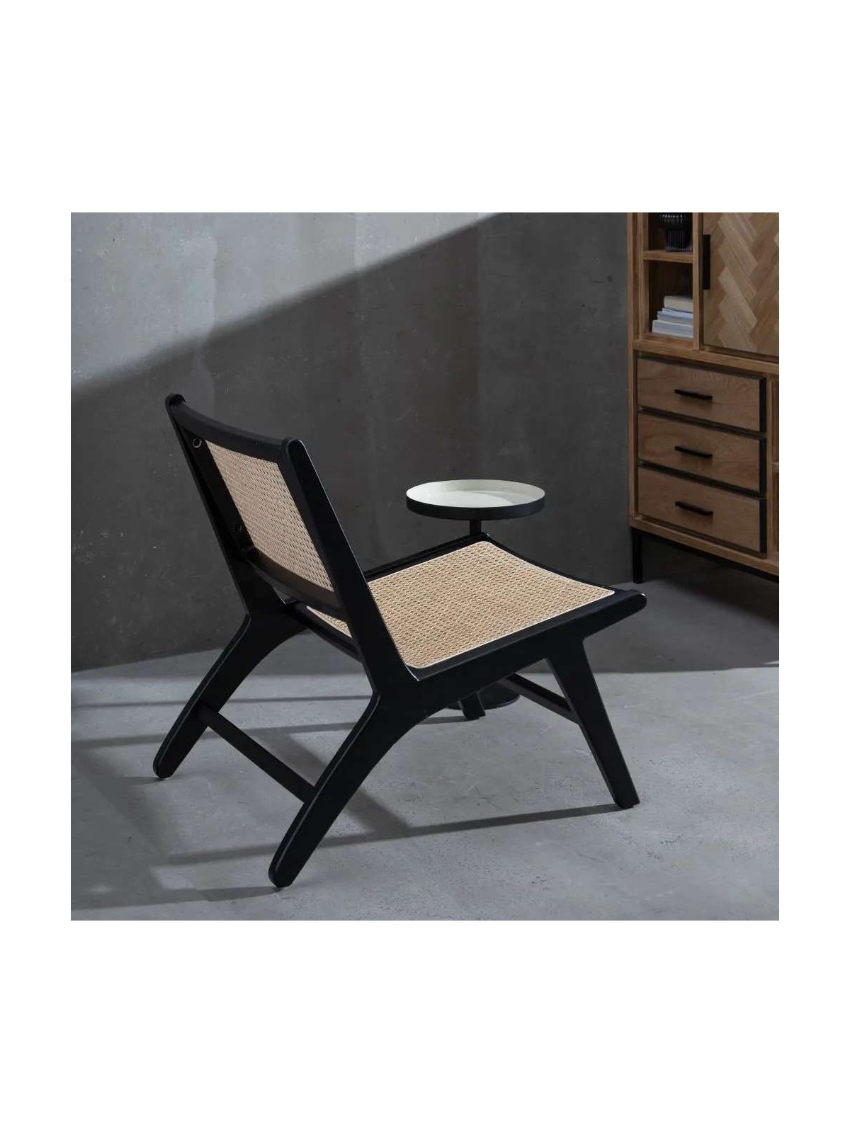 Fauteuil en bois noir et cannage en rotin