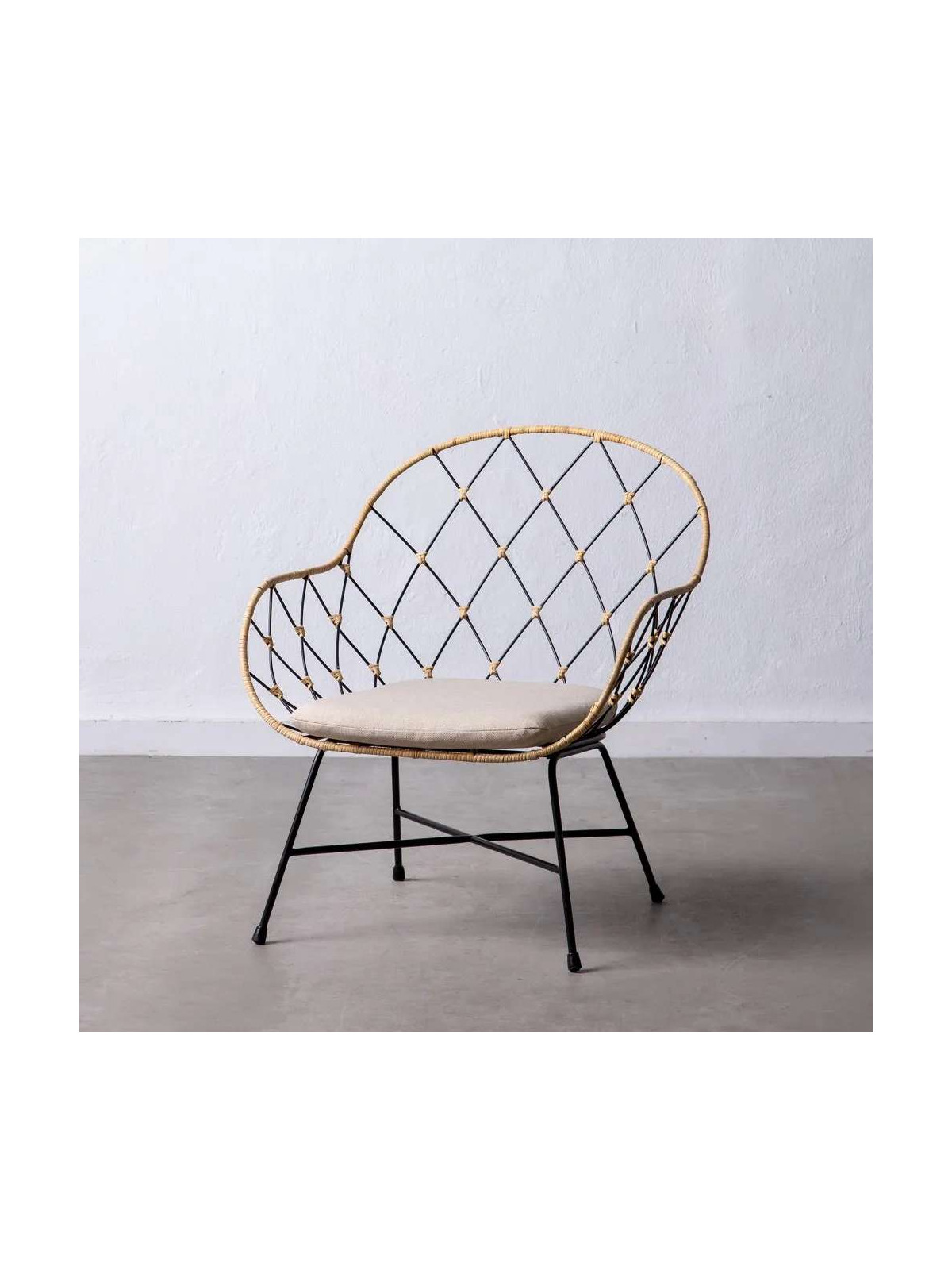 Fauteuil bas marina en rotin et métal noir